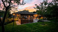 134 Hadrian Drive, Toronto W10, ON, exterior