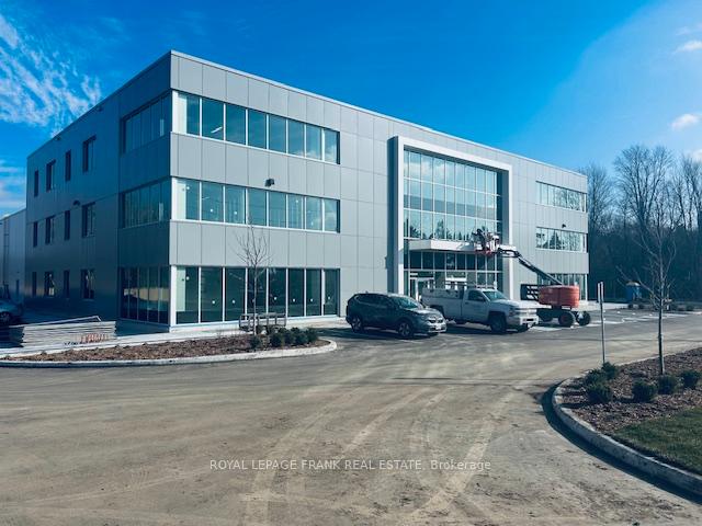 301 - 1707 Thornton Road N, Oshawa, ON, exterior
