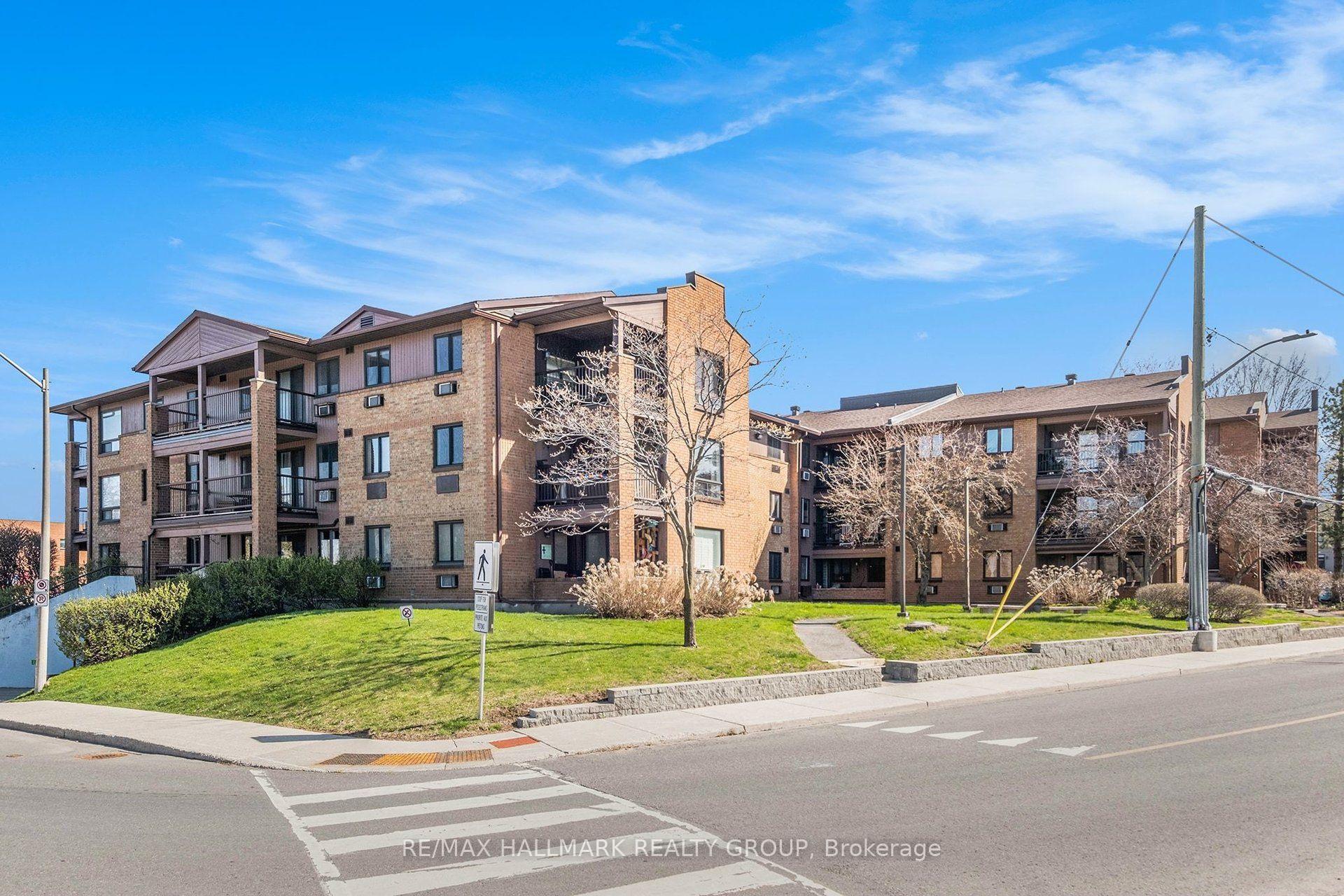 306 - 316 Savard Avenue, Vanier and Kingsview Park, ON, exterior
