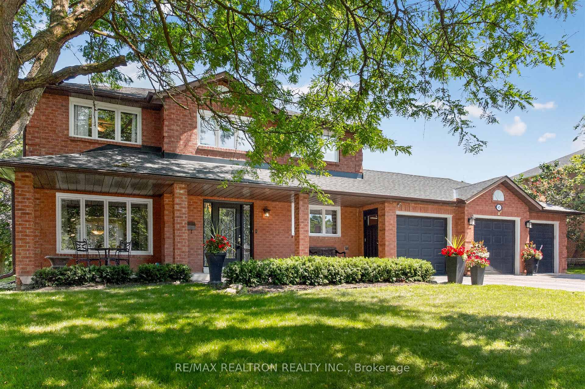 47 Maple Way, East Gwillimbury, ON, exterior