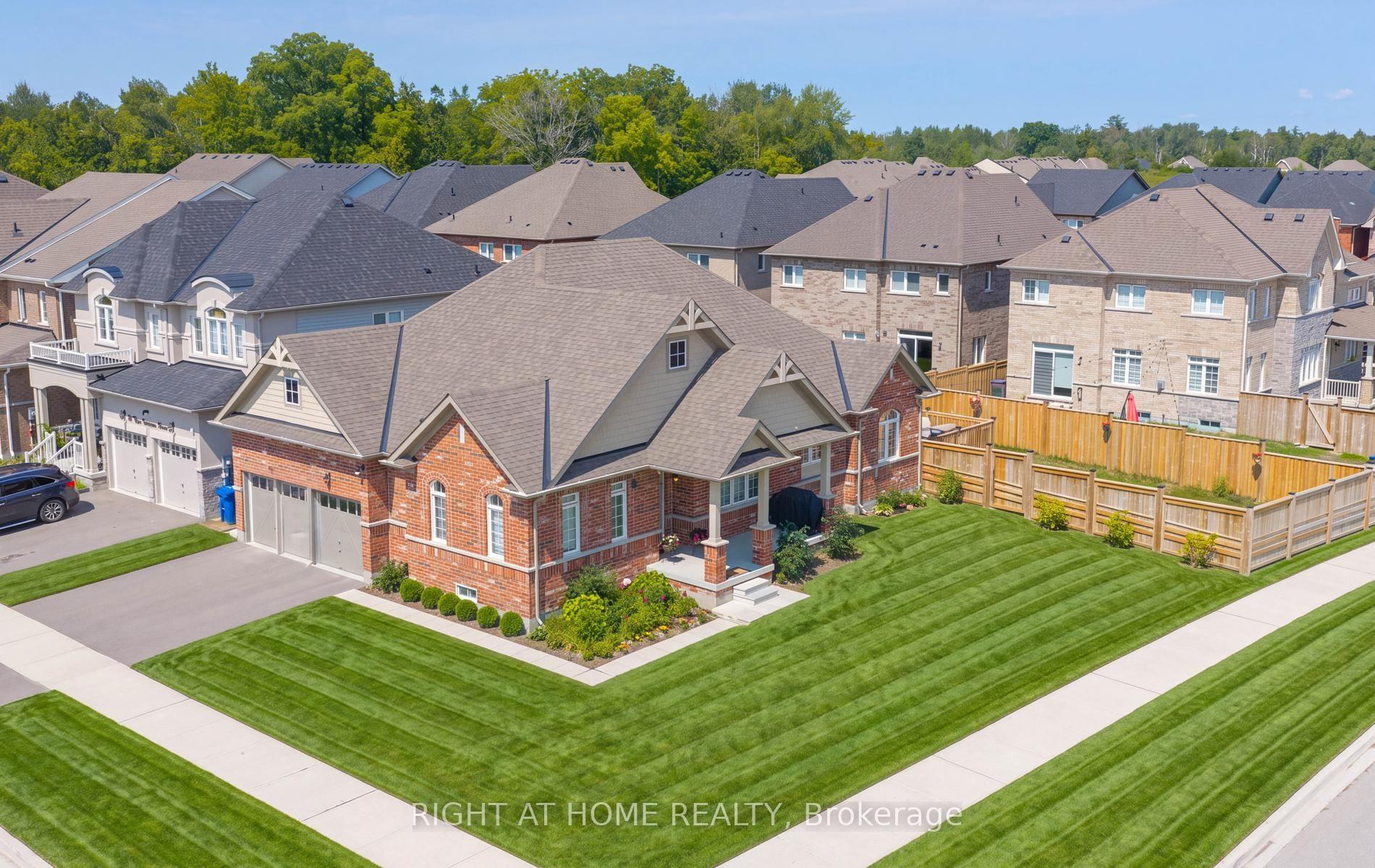 2 Cliff Thompson Court, Georgina, ON, exterior