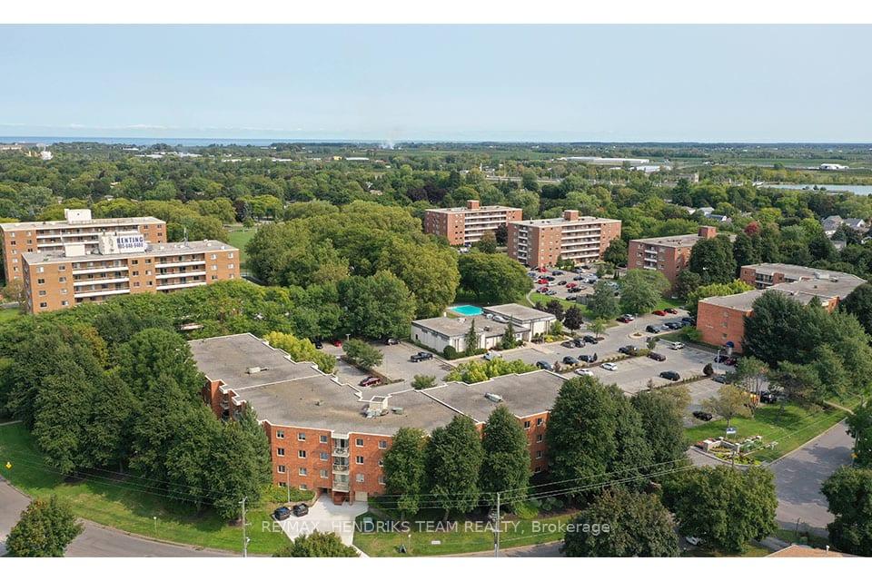 303 - 49 Leaside Drive, St. Catharines, ON, exterior