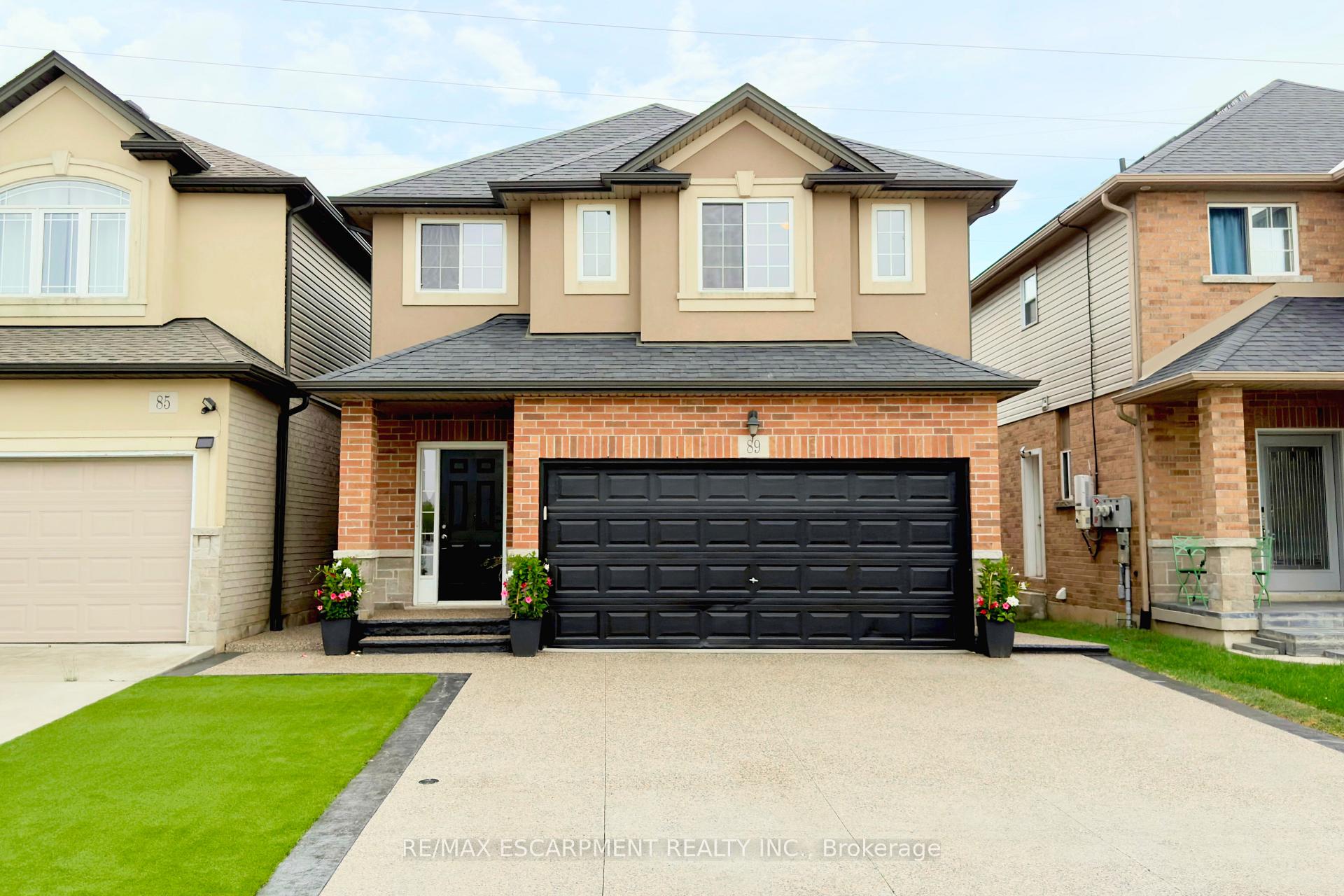 698 York Road, Hamilton, ON, exterior