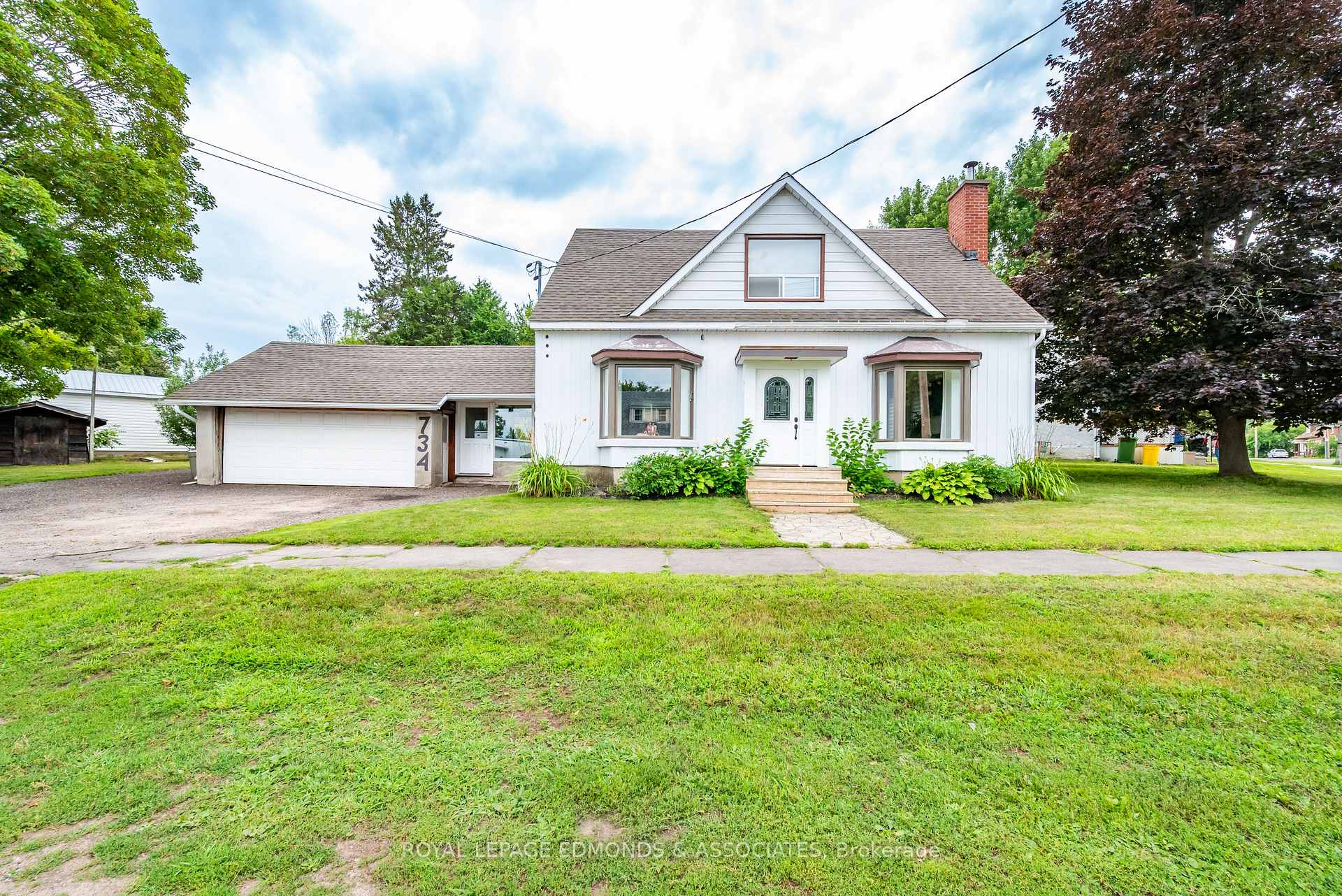 734 Front Street, Pembroke, ON, exterior