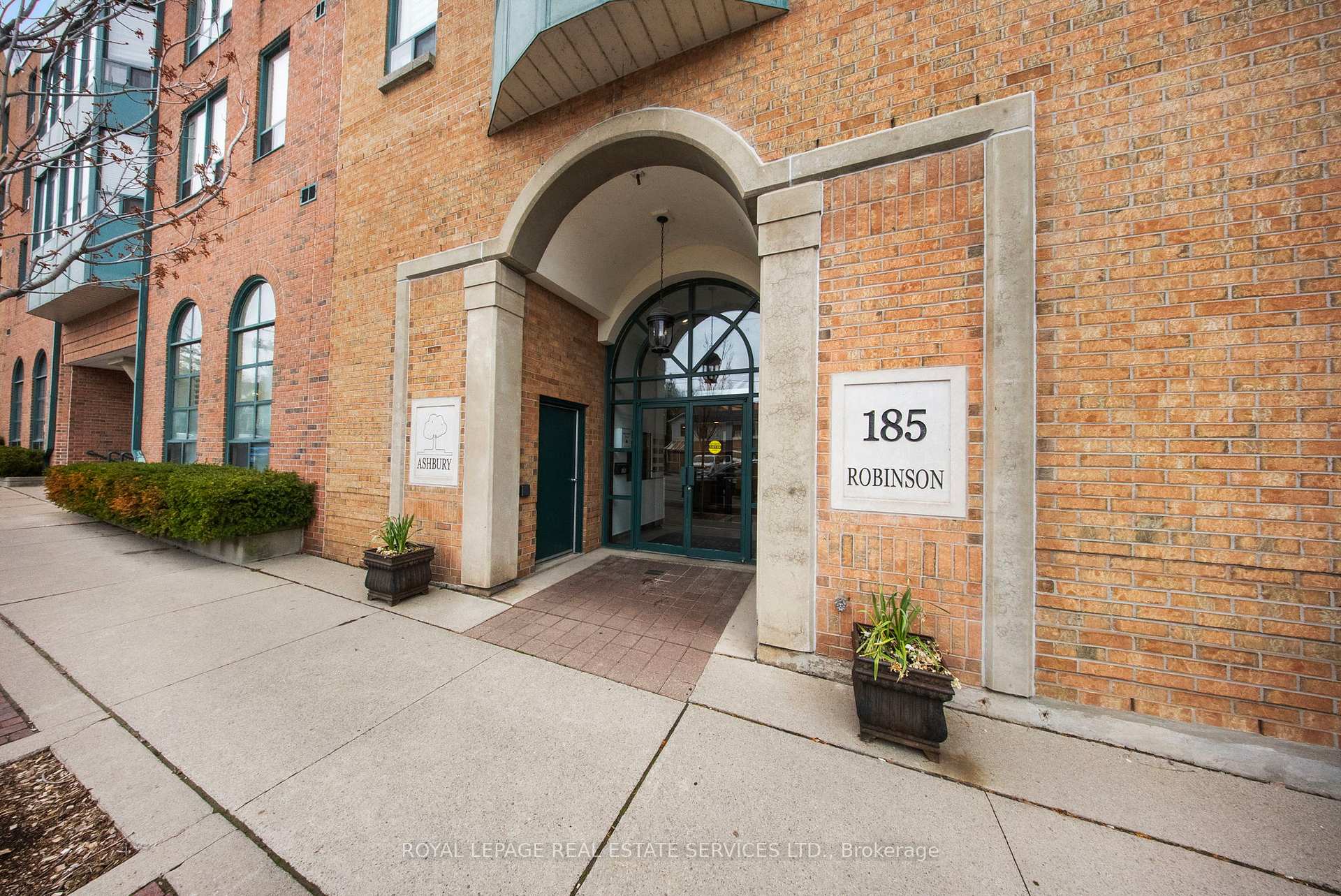 202 - 185 Robinson Street, Oakville, ON, exterior