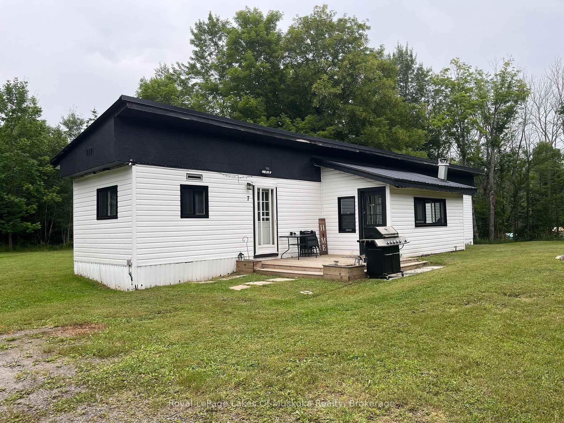 7 Nelson Clelland Road N, Magnetawan, ON, exterior