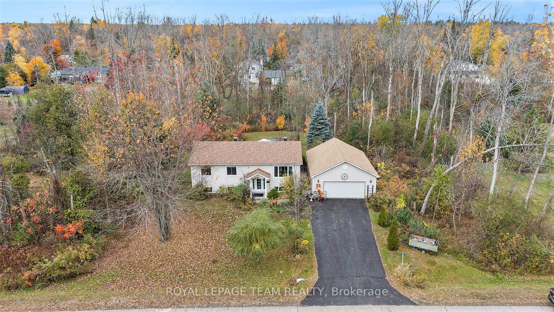 4 Black Walnut Road, North Grenville, ON, exterior