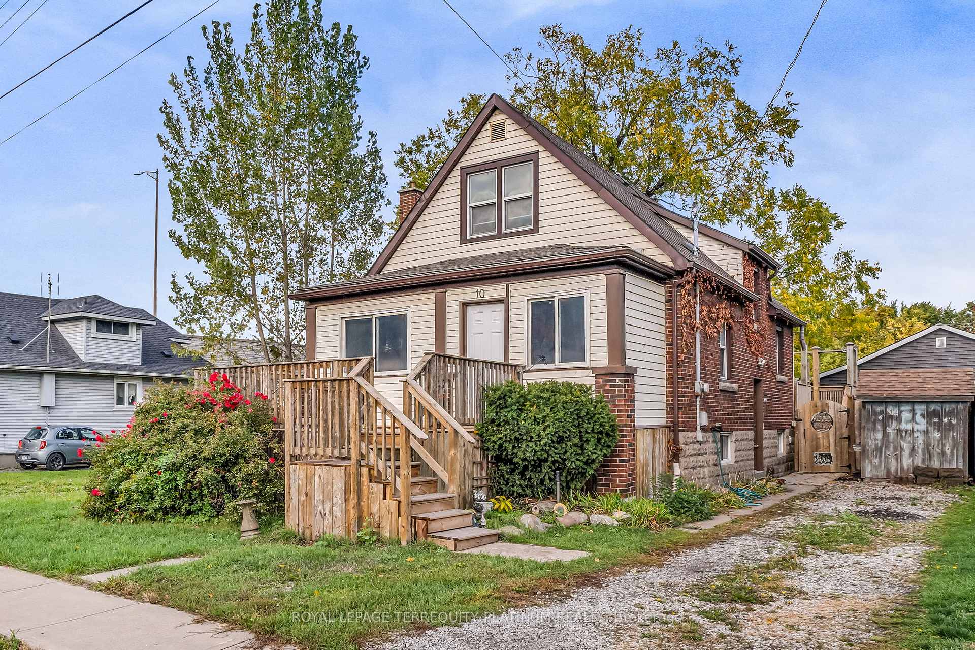 10 Locarno Avenue, Hamilton, ON, exterior