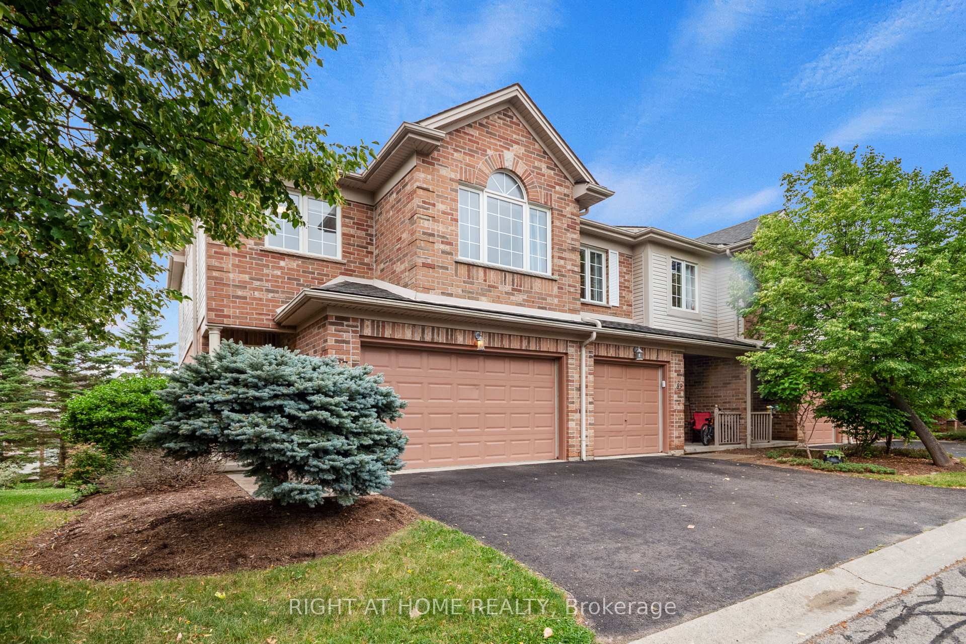 87 - 320 Ambleside Drive, London North, ON, exterior