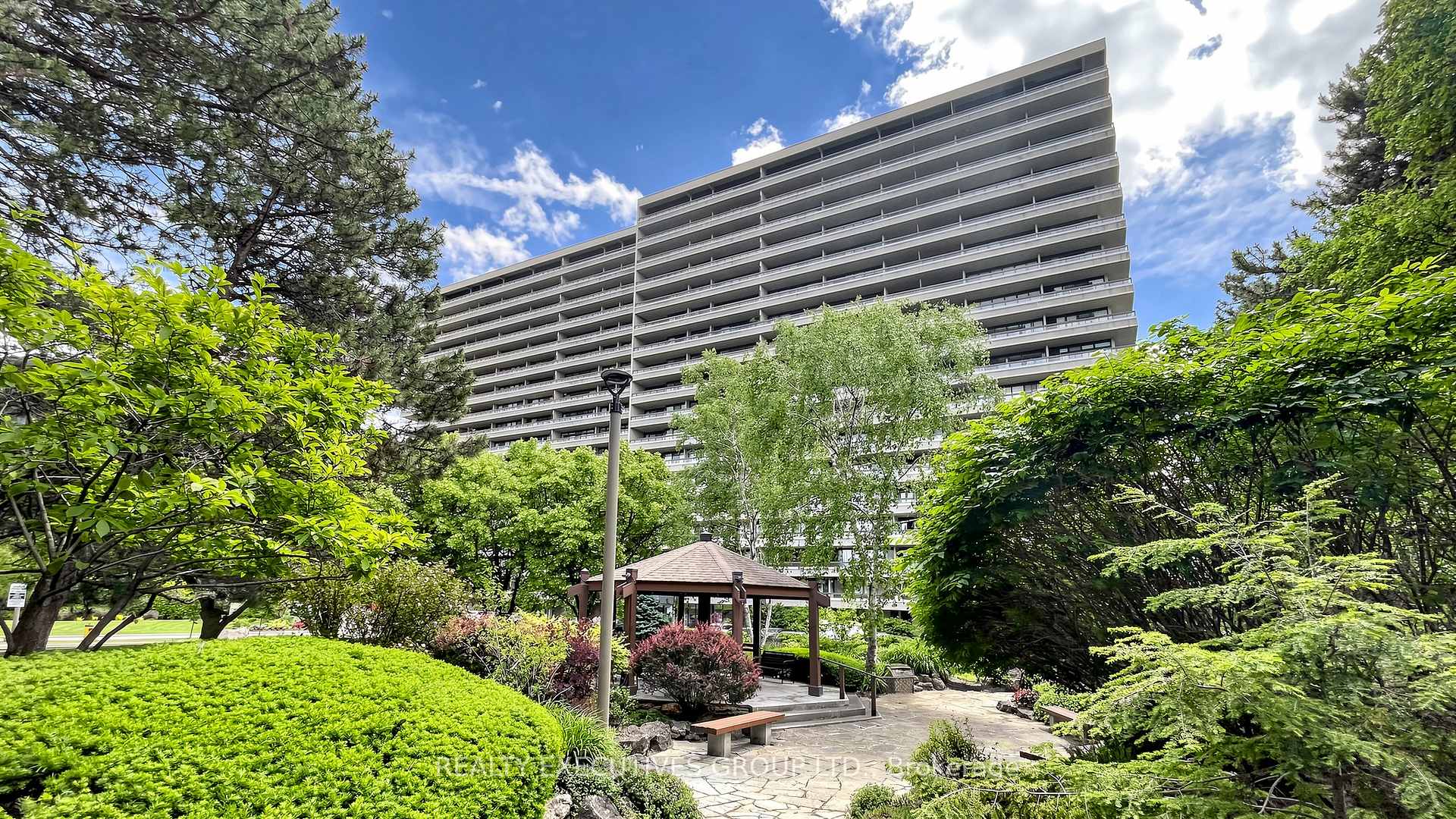 206 - 8111 Yonge Street, Markham, ON, exterior