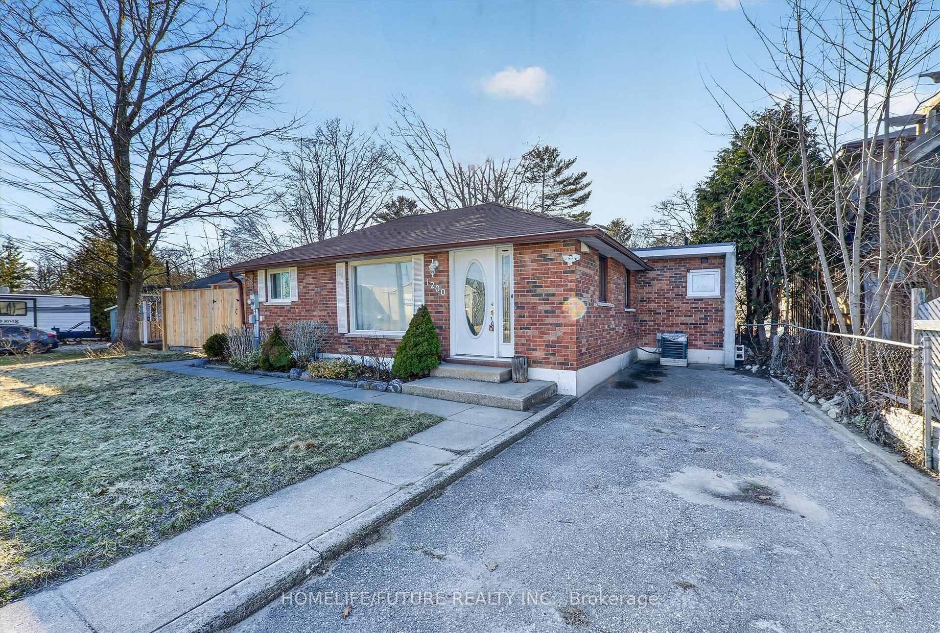 1200 Mosley Street, Wasaga Beach, ON, exterior