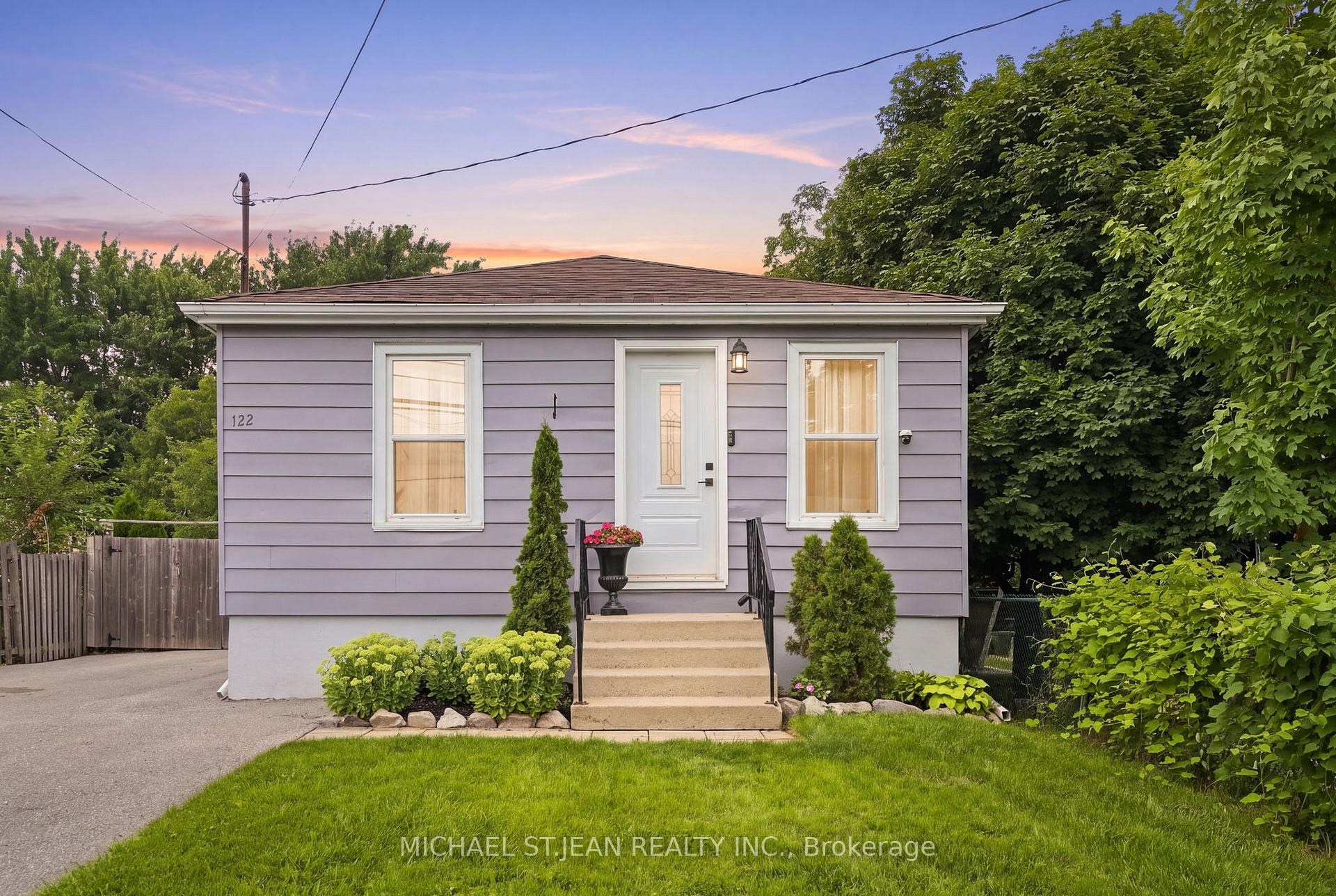 122 Limeridge Road W, Hamilton, ON, exterior