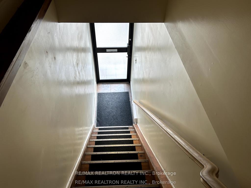 3 - 588 Danforth Avenue, Toronto E03, ON, exterior