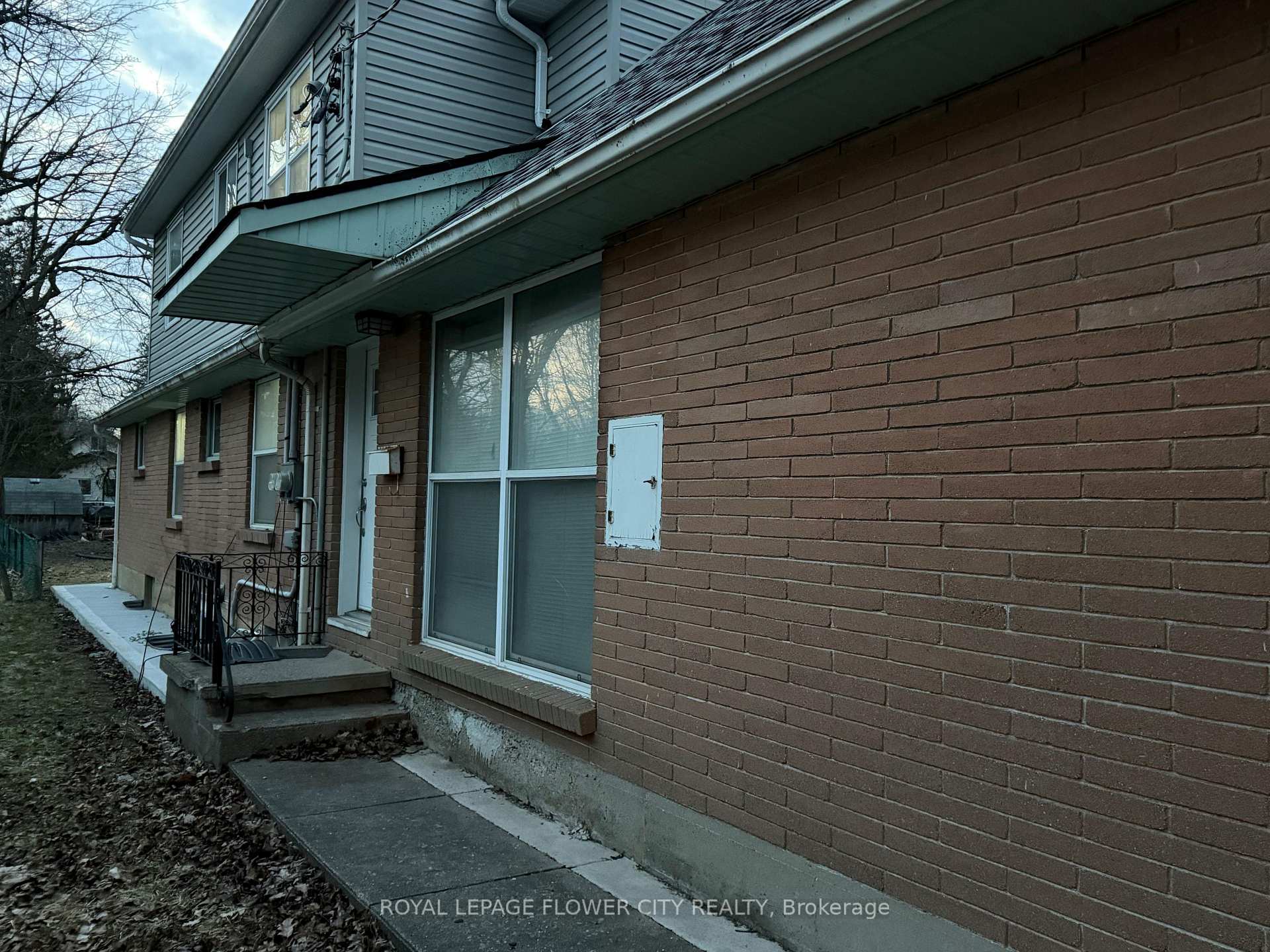 30 Woodward Avenue, London North, ON, exterior