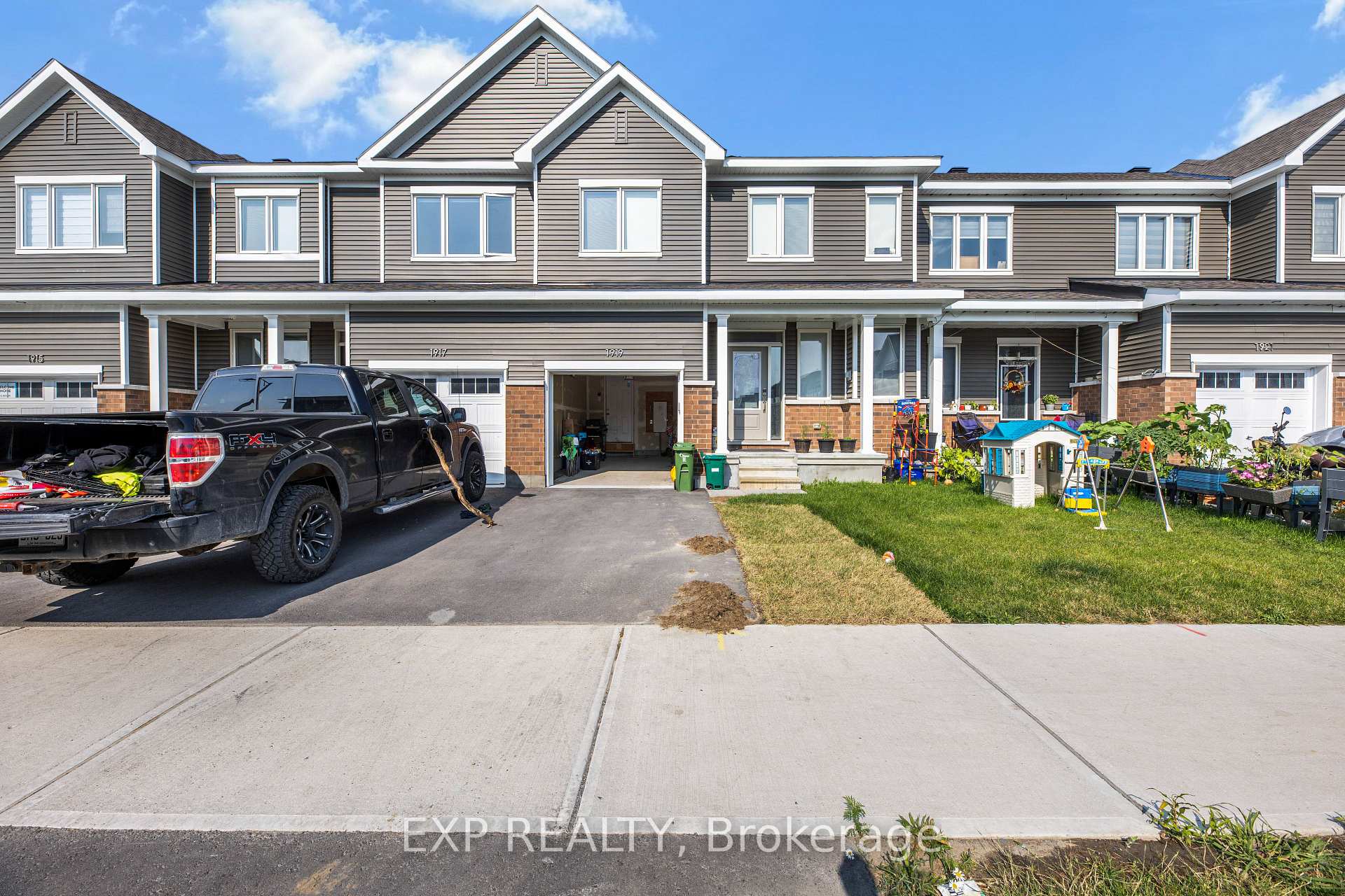 1919 Elevation Road, Barrhaven, ON, exterior