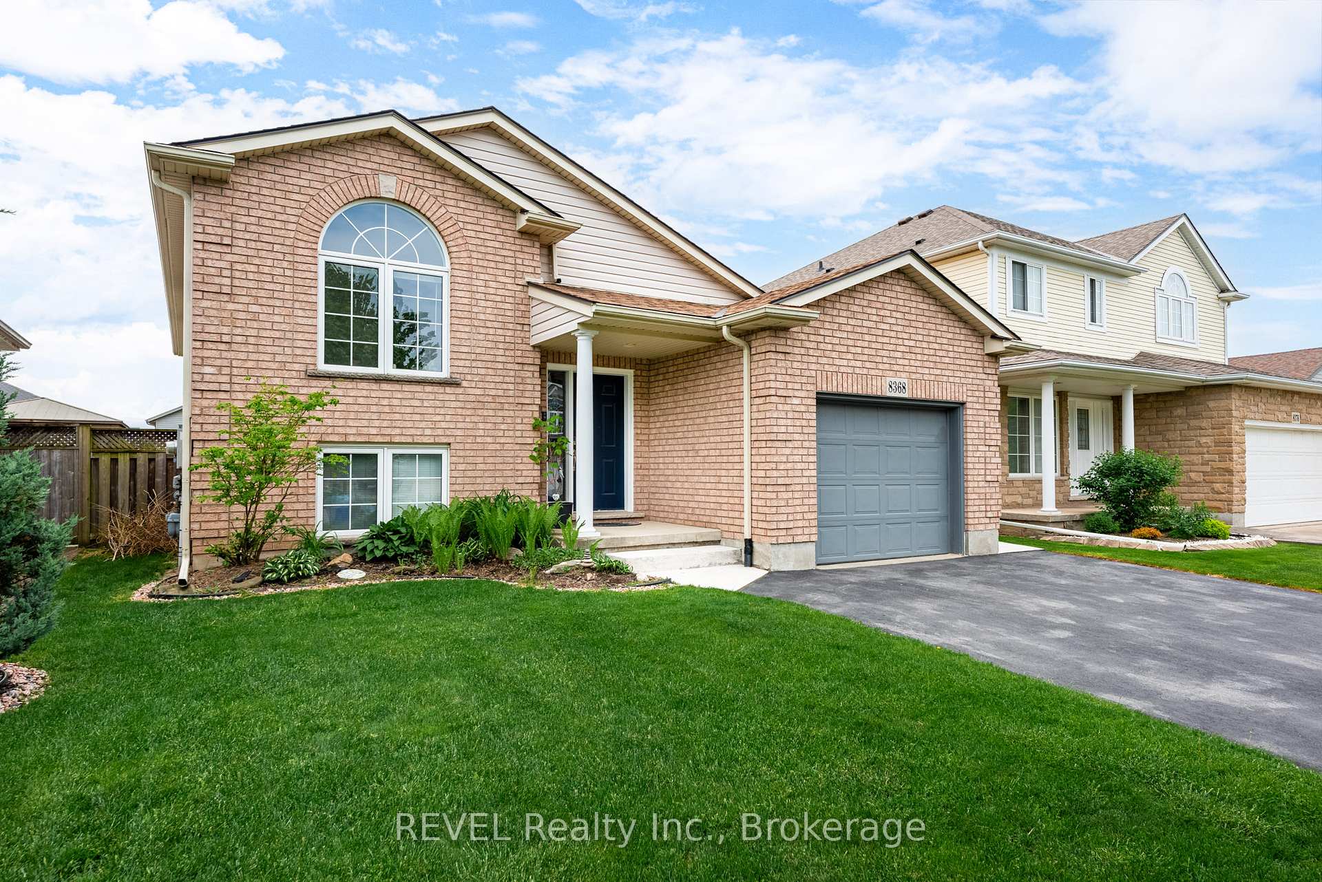 8368 Racey Avenue, Niagara Falls, ON, exterior
