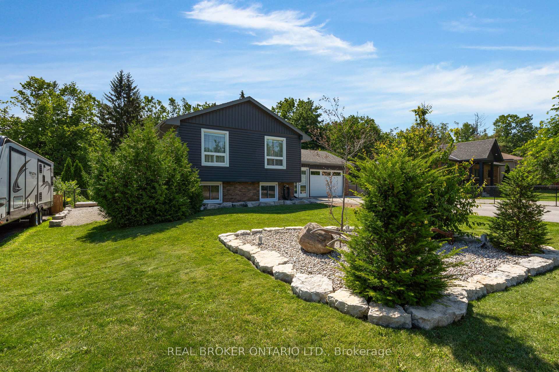 975 Sunnidale Road, Springwater, ON, exterior