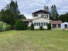 31 Church Street, Laurentian Hills, ON, exterior