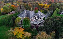 111 Manitou Drive, King, ON, exterior