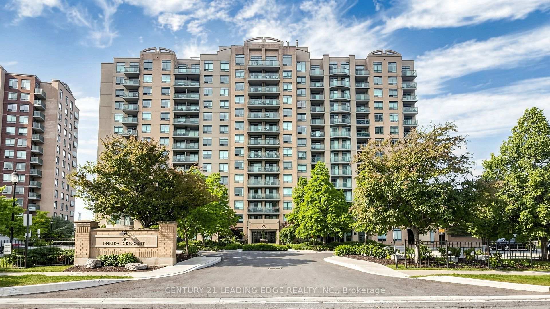 212 - 39 Oneida Crescent, Richmond Hill, ON, exterior