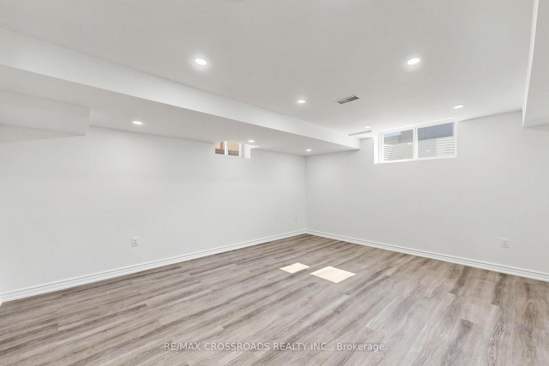 2385 Dress Circle Crescent, Oshawa, ON, exterior