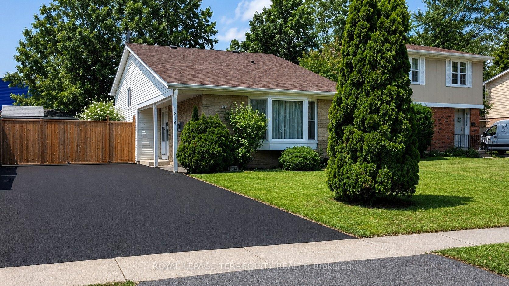 1214 Trowbridge Drive, Oshawa, ON, exterior