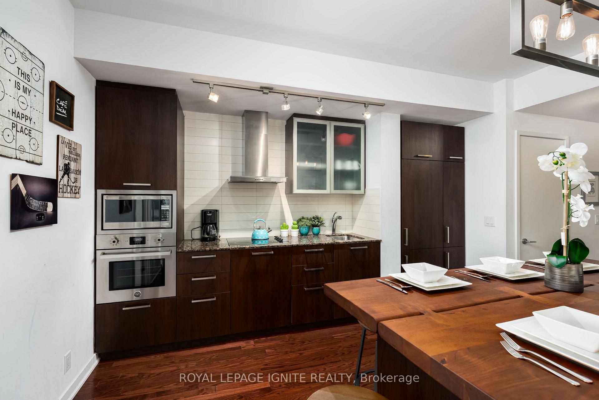3303 - 14 York Street, Toronto C01, ON, exterior