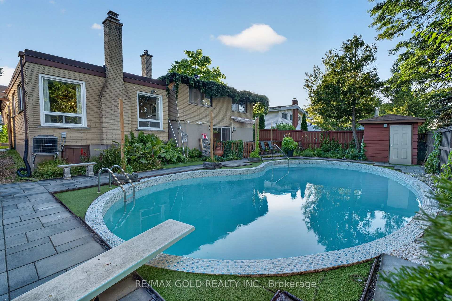 16 Monterey Road, Kitchener, ON, exterior