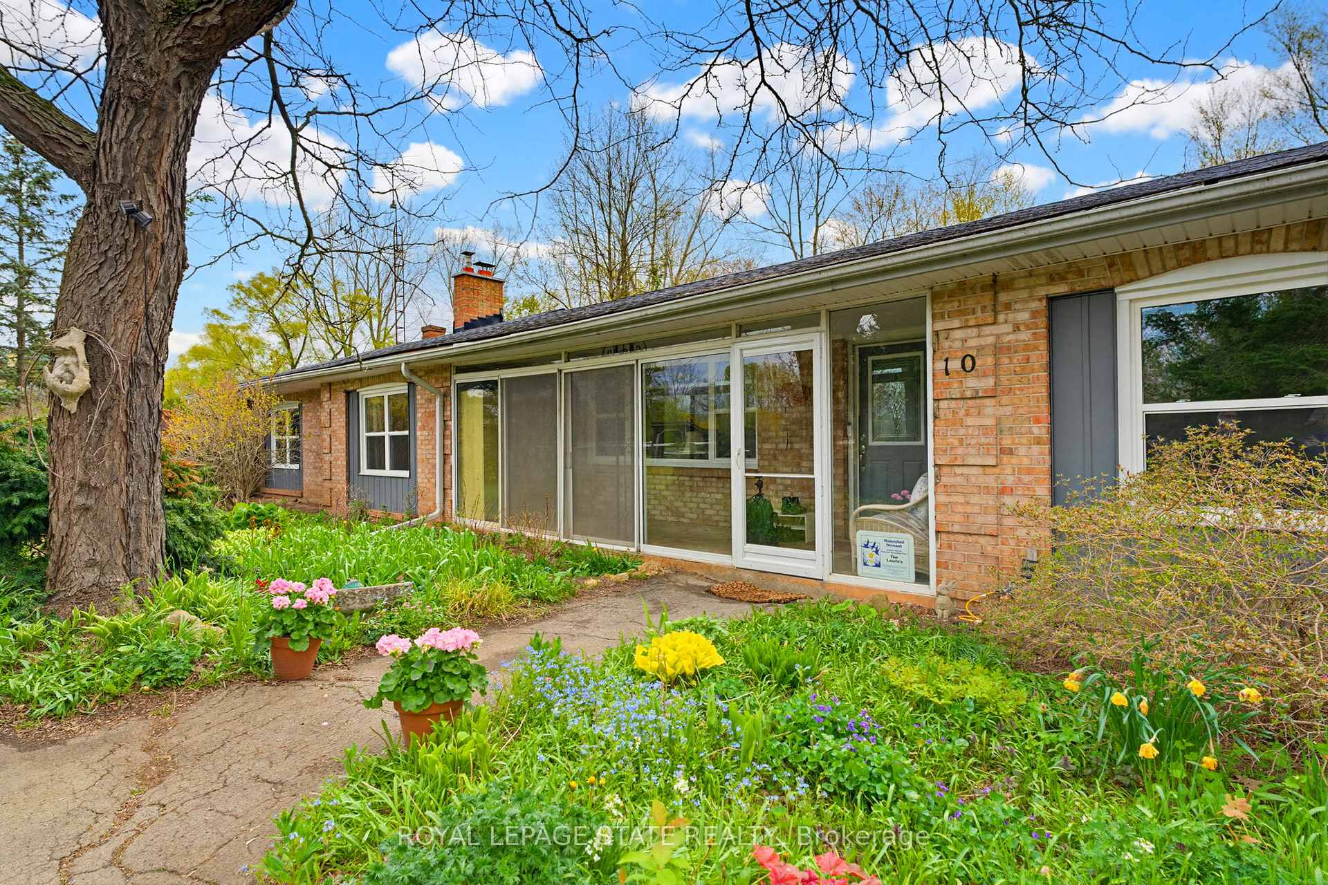 10 Huisman Lane, Hamilton, ON, exterior