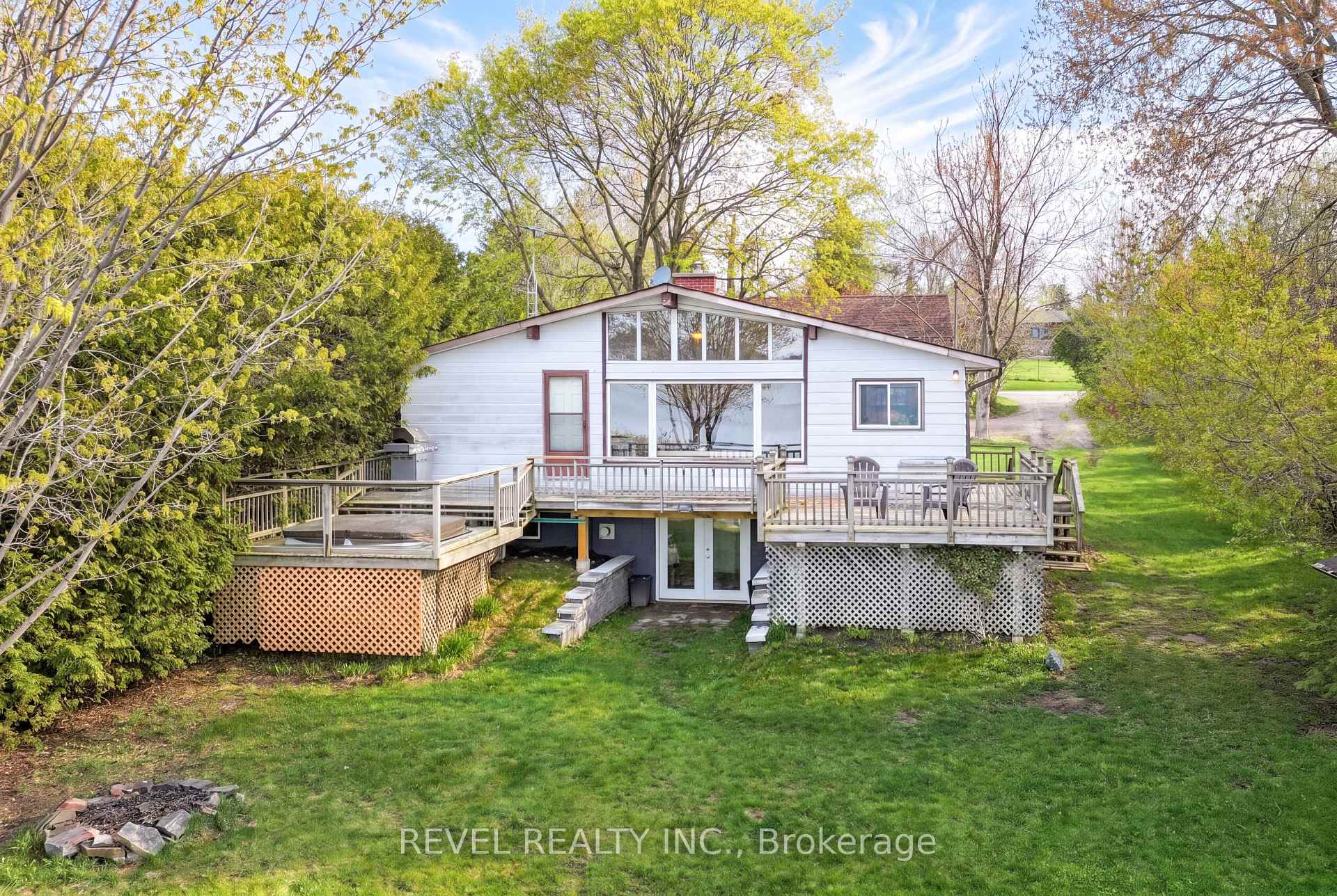 18 Lakeview Boulevard, Kawartha Lakes, ON, exterior