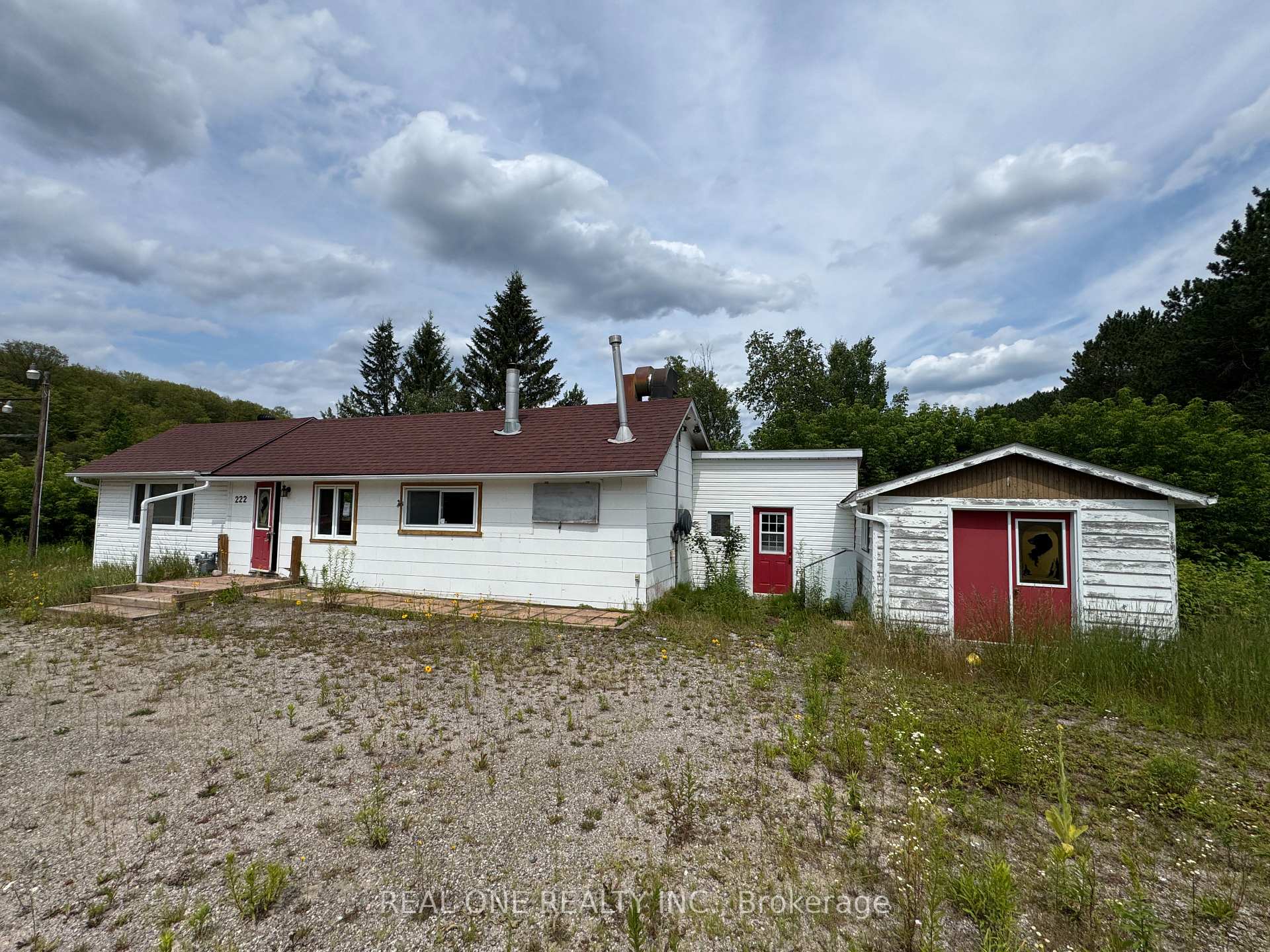 222 ONTARIO Street, Burk's Falls, ON, exterior