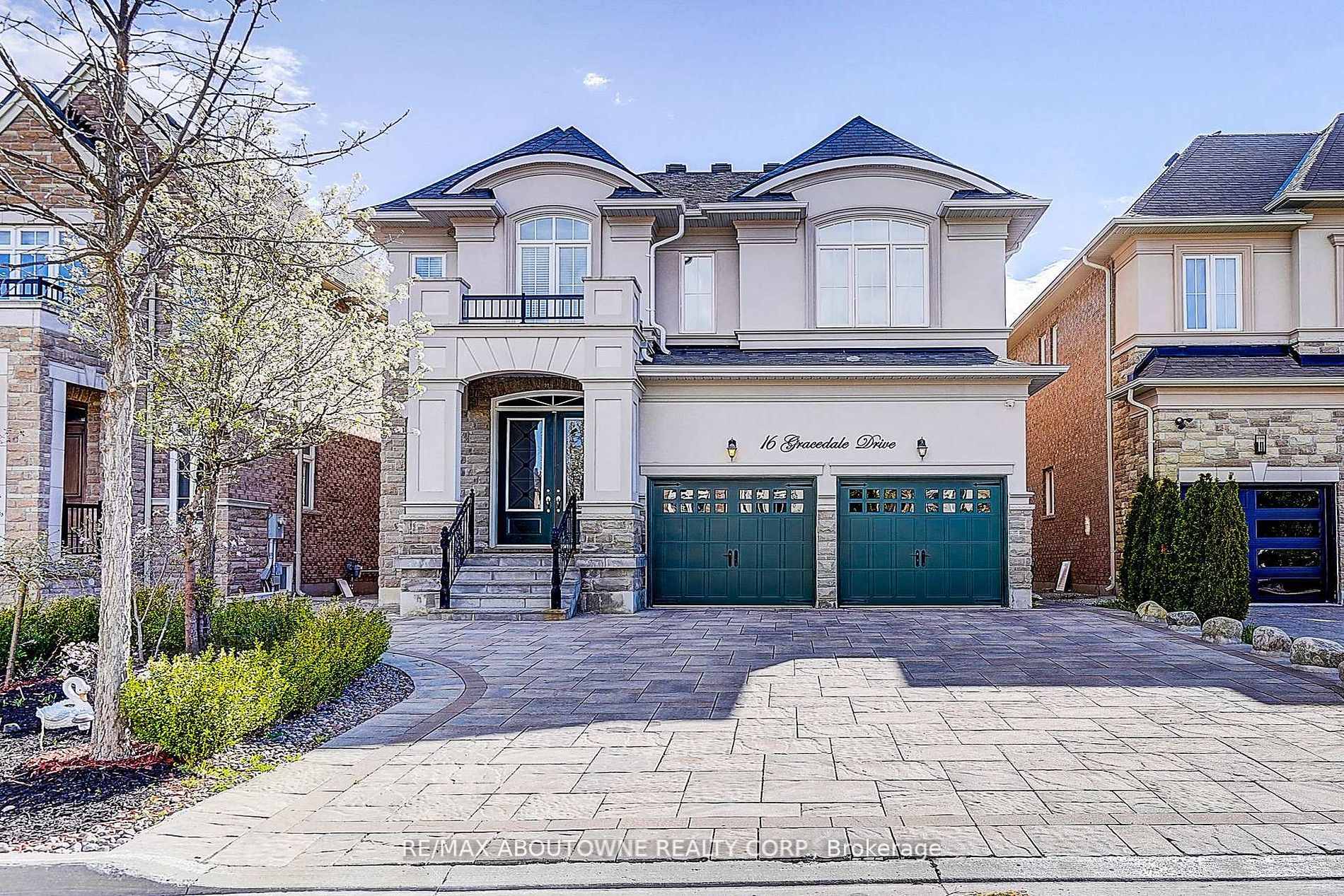 16 Gracedale Drive, Richmond Hill, ON, exterior