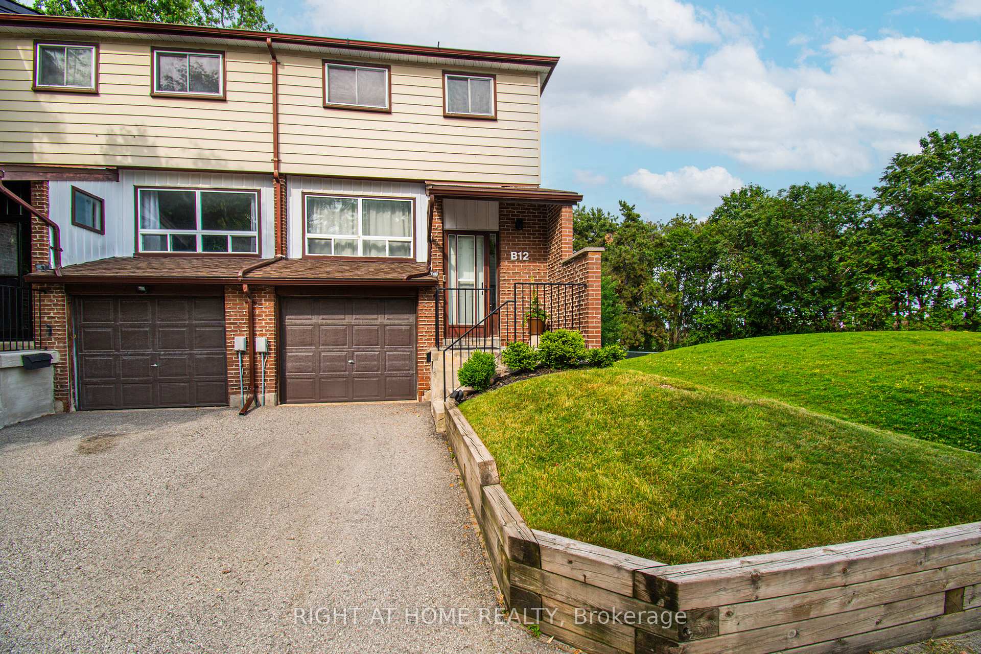 B12 - 63 Ferris Lane, Barrie, ON, exterior