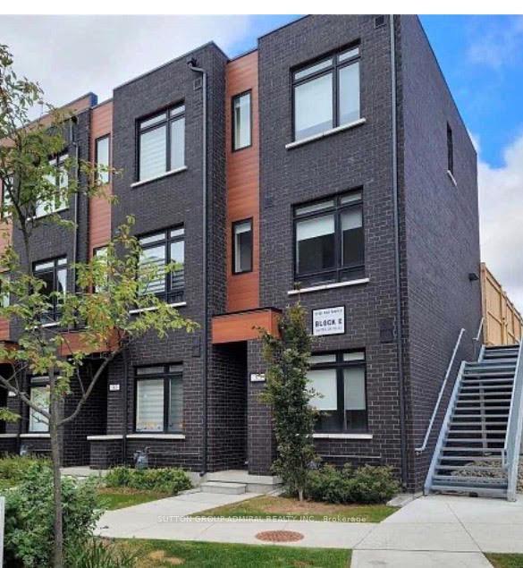 35 - 370 Red Maple Road, Richmond Hill, ON, exterior