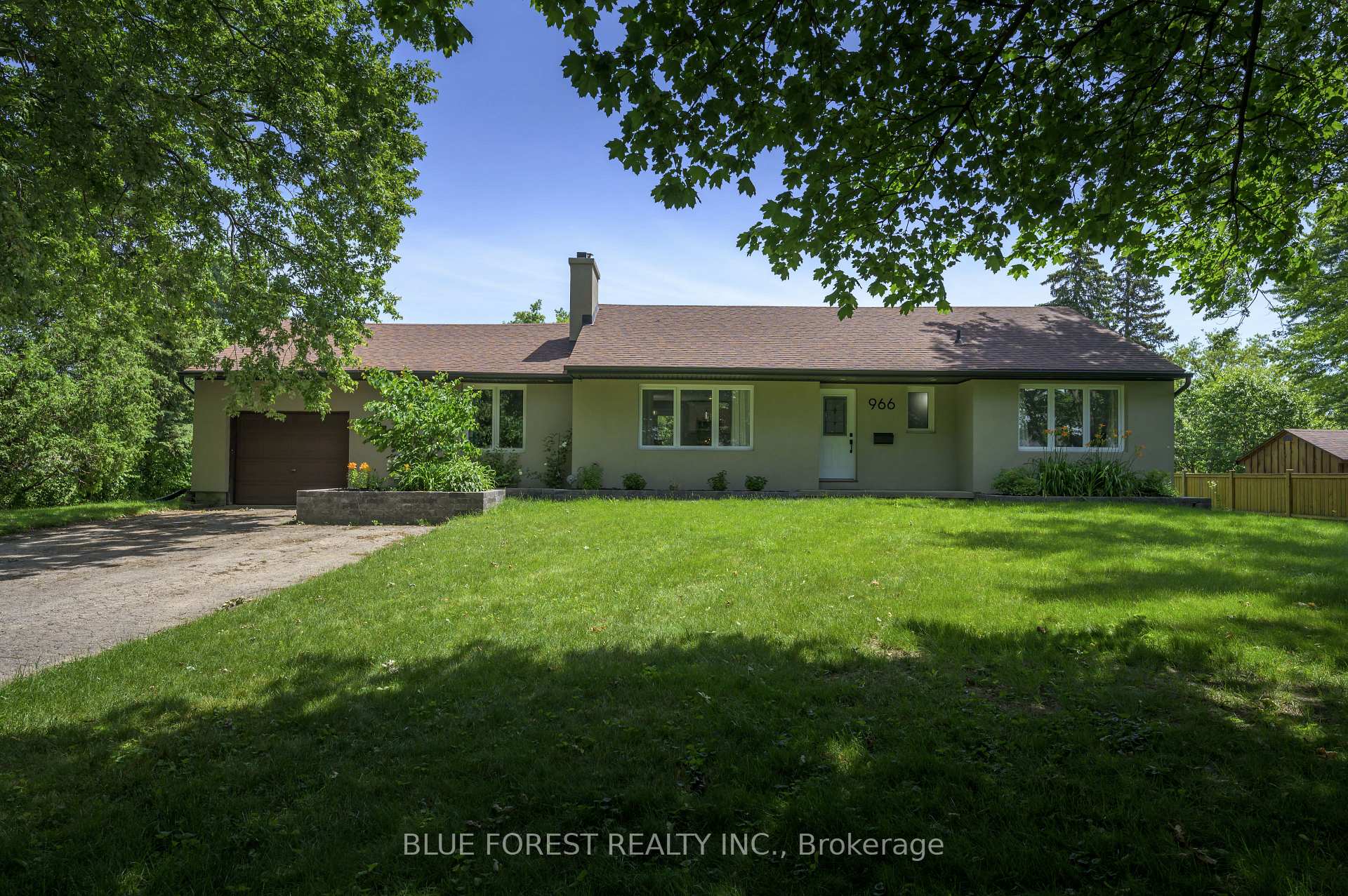 966 Glenbanner Road, London South, ON, exterior
