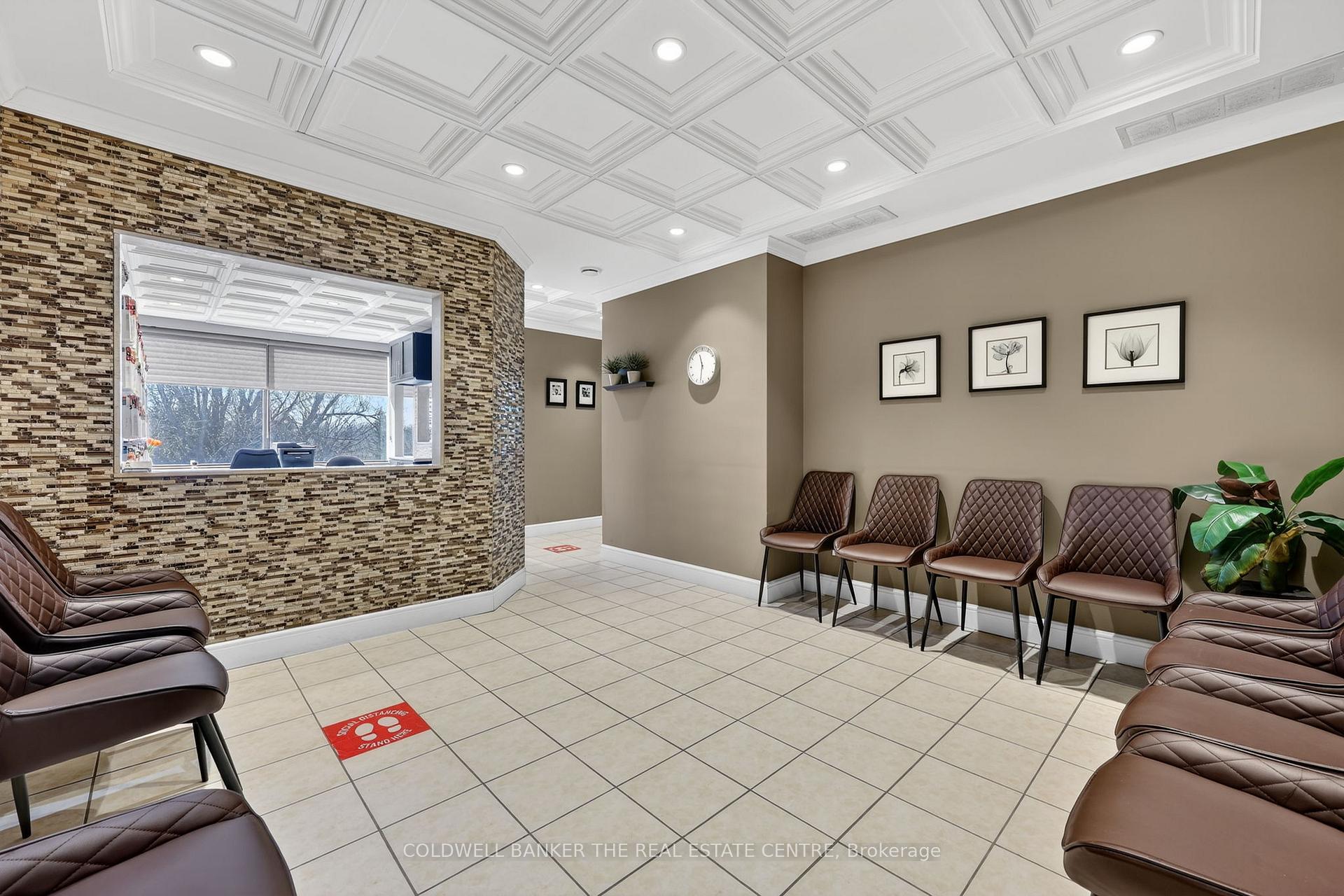 309 - 712 Davis Drive, Newmarket, ON, exterior