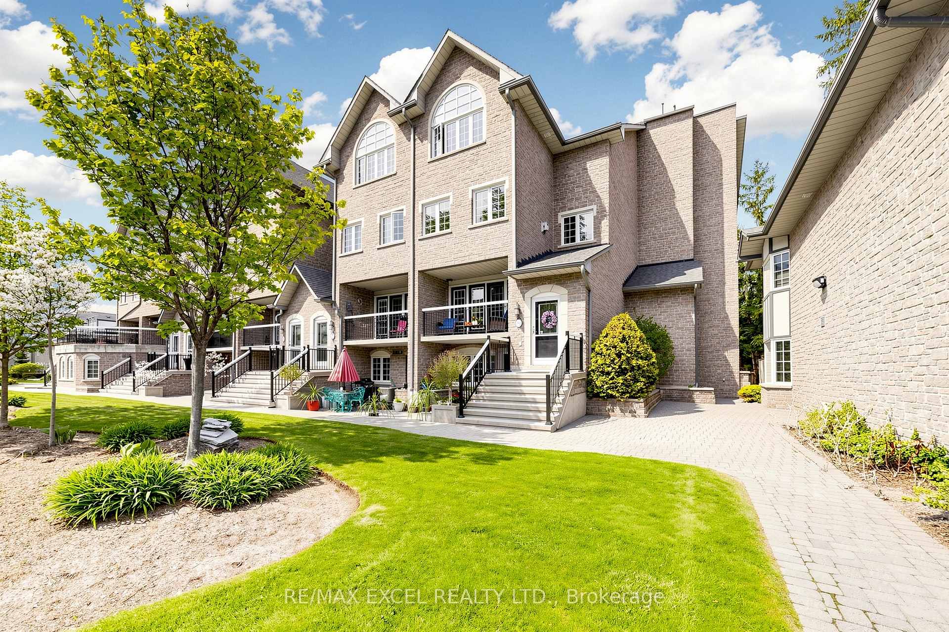 206 - 1995 Royal Road, Pickering, ON, exterior