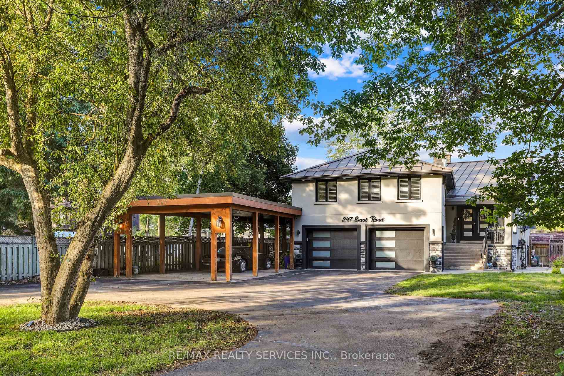 247 Sand Road, East Gwillimbury, ON, exterior