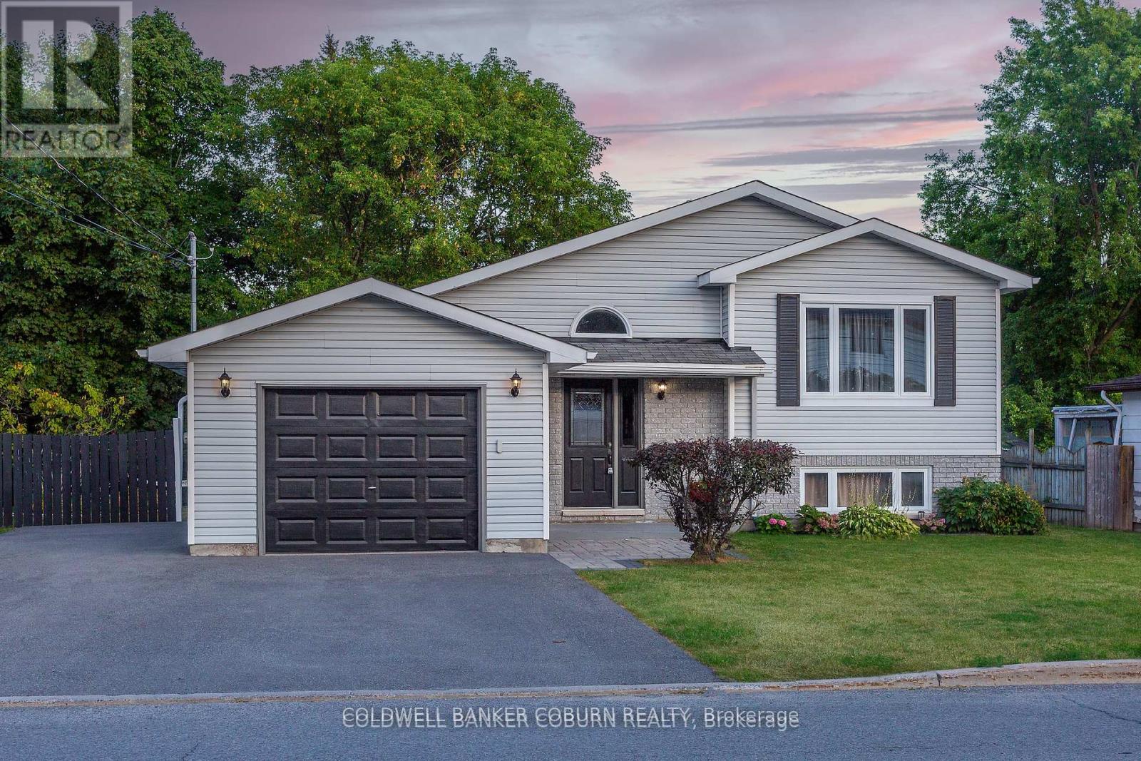 28 Landrigan Street, Arnprior, ON, exterior
