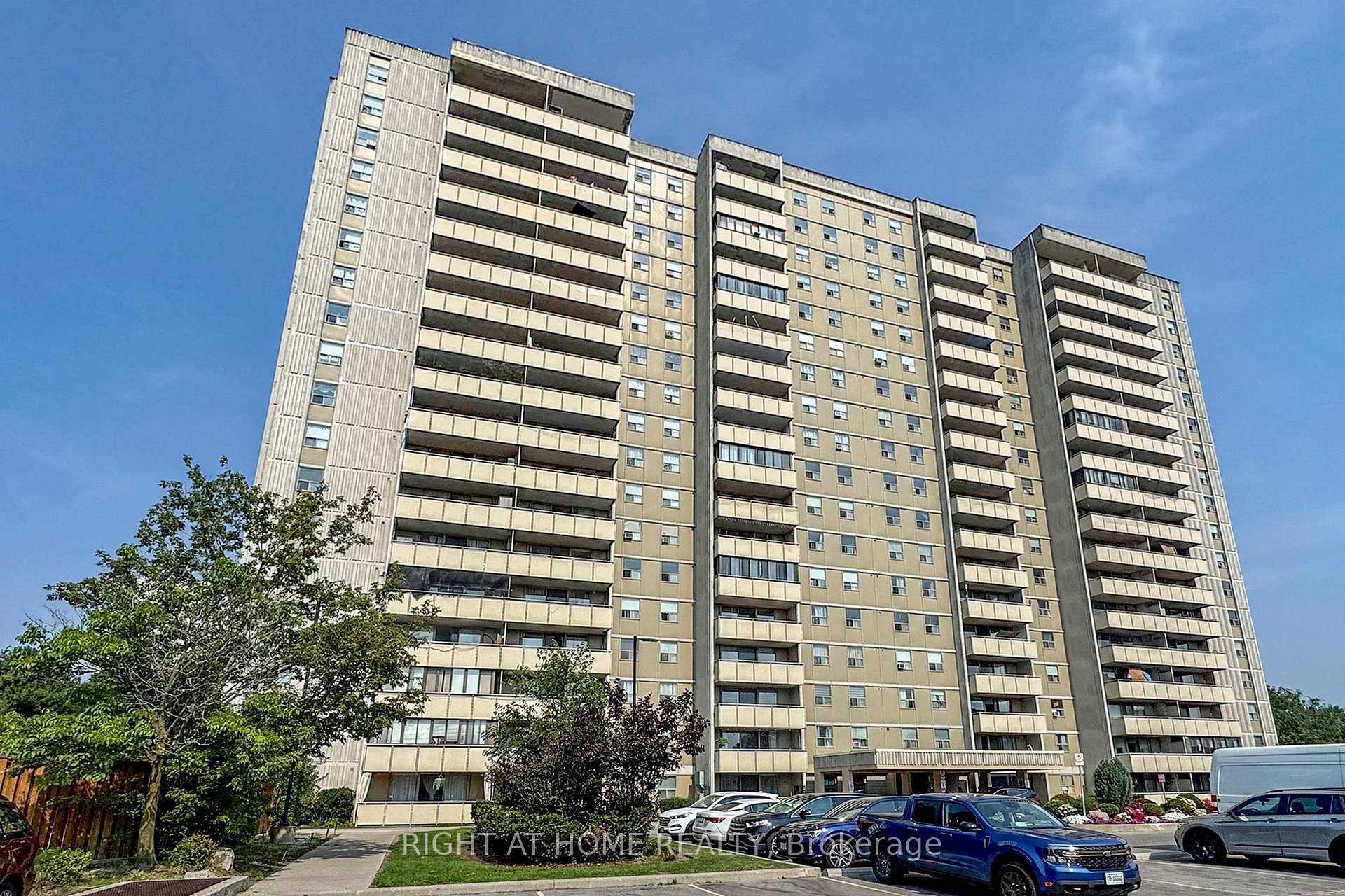 702 - 1338 York Mills Road, Toronto C13, ON, exterior