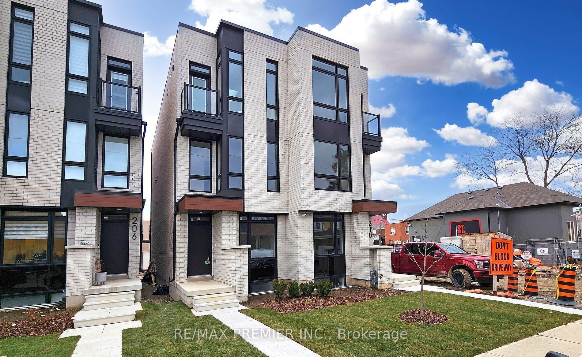 Lower - 208 McRoberts Avenue W, Toronto W03, ON, exterior
