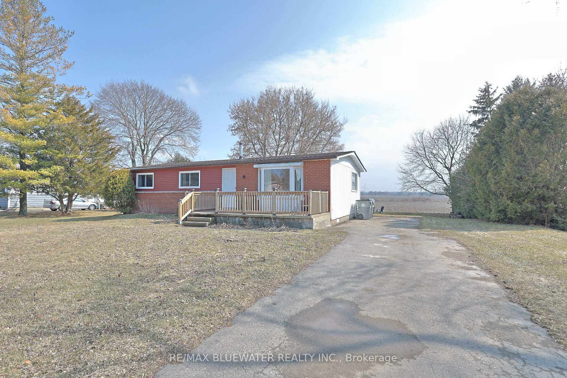 9897 Eric Street, Lambton Shores, ON, exterior