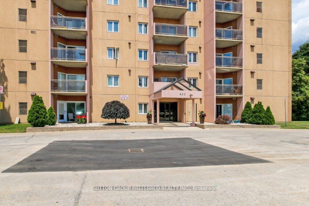 202 - 860 Commissioners Road E, London South, ON, exterior