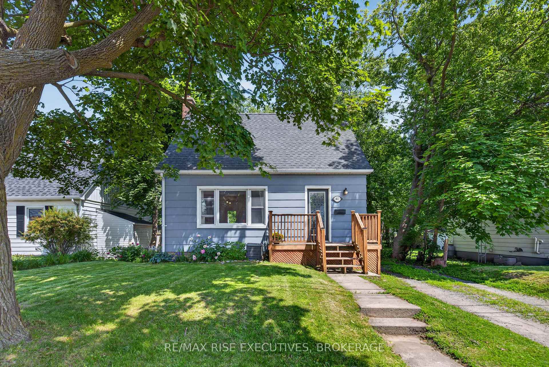 807 Brock Street, Kingston, ON, exterior