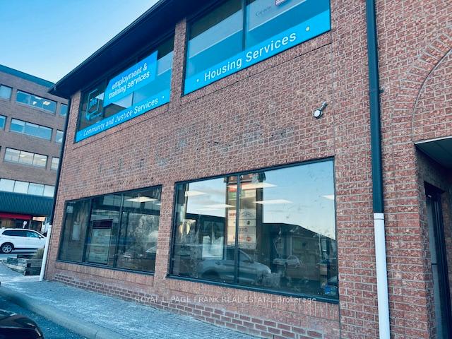 102B - 114 Dundas Street E, Whitby, ON, exterior