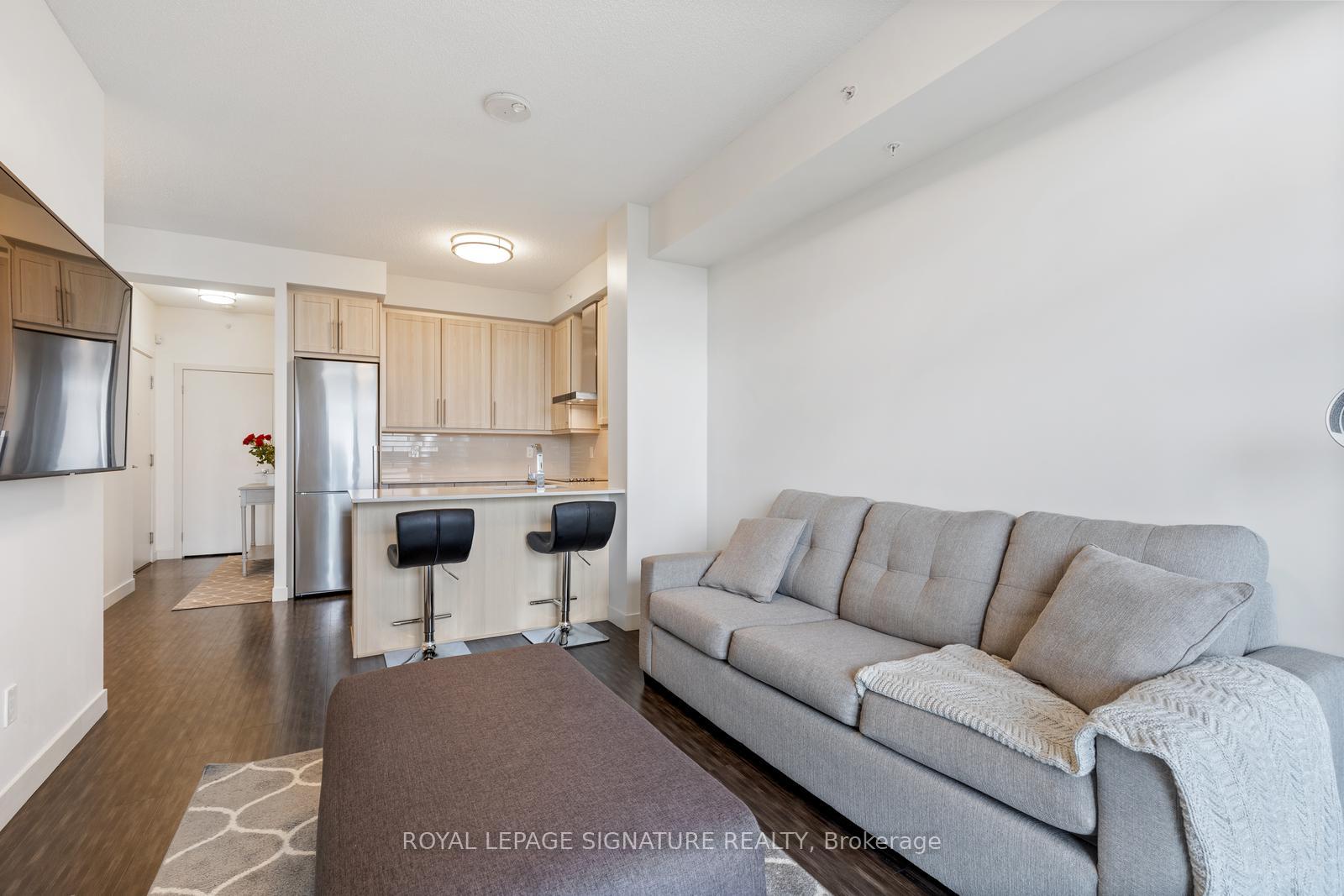 1606 - 2093 Fairview Street, Burlington, ON, exterior