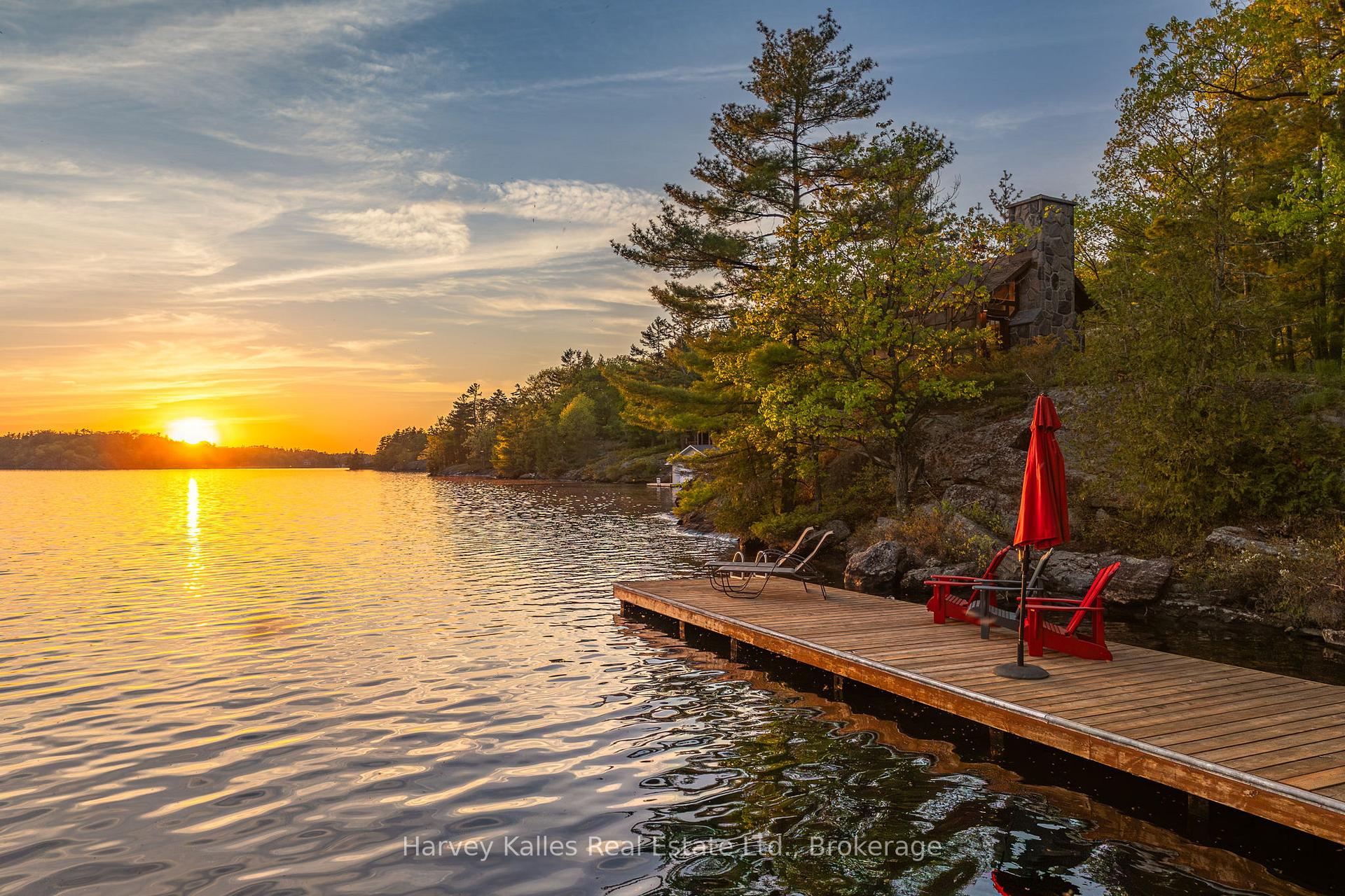1615 Muskoka Road N, Gravenhurst, ON, exterior
