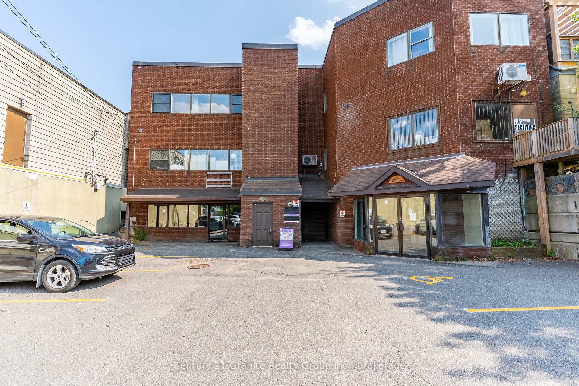 Room 7 - 50 York Street, Dysart et al, ON, exterior