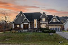 162 Delphi Lane N, Blue Mountains, ON, exterior