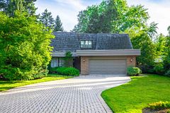 16 Colonial Crescent, Oakville, ON, exterior